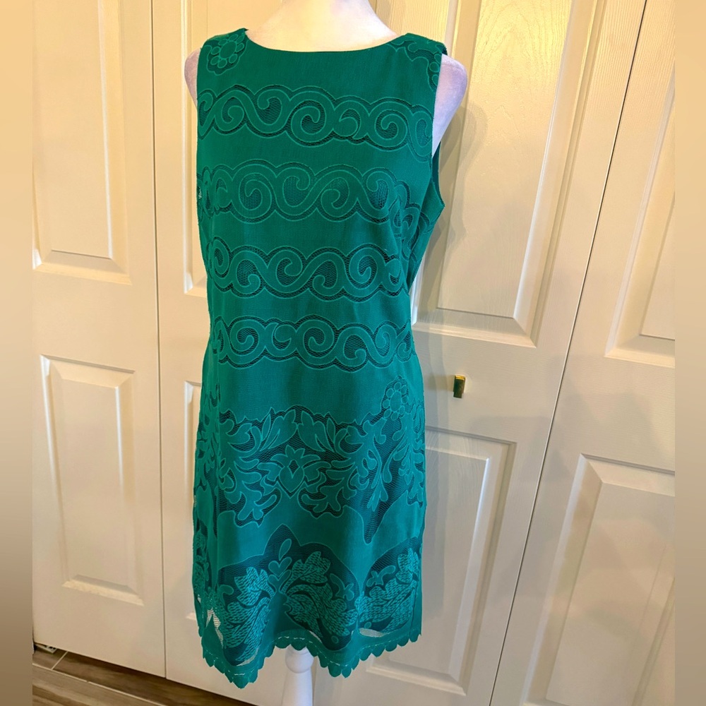 Eliza J Green Sleeveless Shift Dress